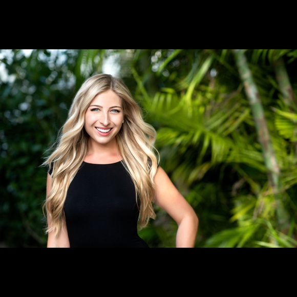 Meet your Posher, Carolynn - Picture 2 of 5